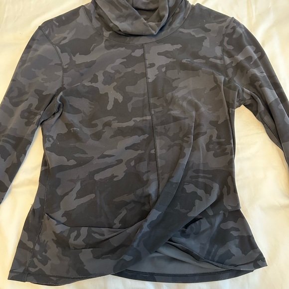 LULULEMON Longsleeve Too - Picture 4 of 4